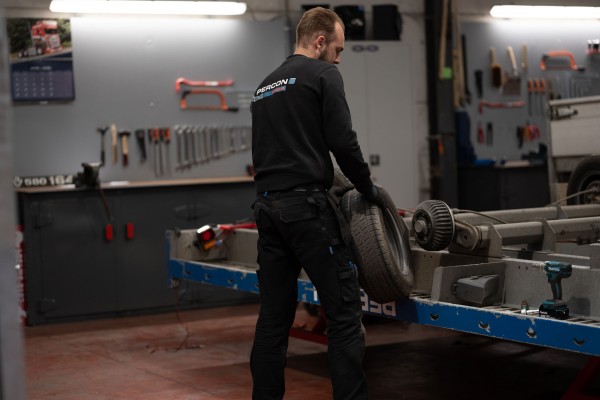 Percon voert uw onderhoud en herstellingen uit met eigen vakmensen en een groot magazijn.